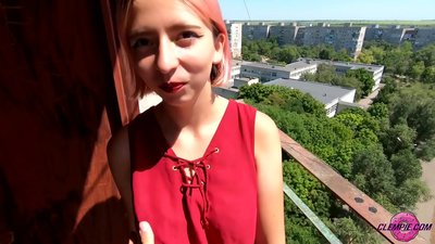 ವಿದ್ಯಾರ್ಥಿ ಸಂವೇದನಾಶೀಲನು ಹೊರವಲಯದಲ್ಲಿ ಅಪರಿಚಿತನನ್ನು ಹೀರುತ್ತಾನೆ - ಅವನ ಮುಖದ ಮೇಲೆ ಕಮ್